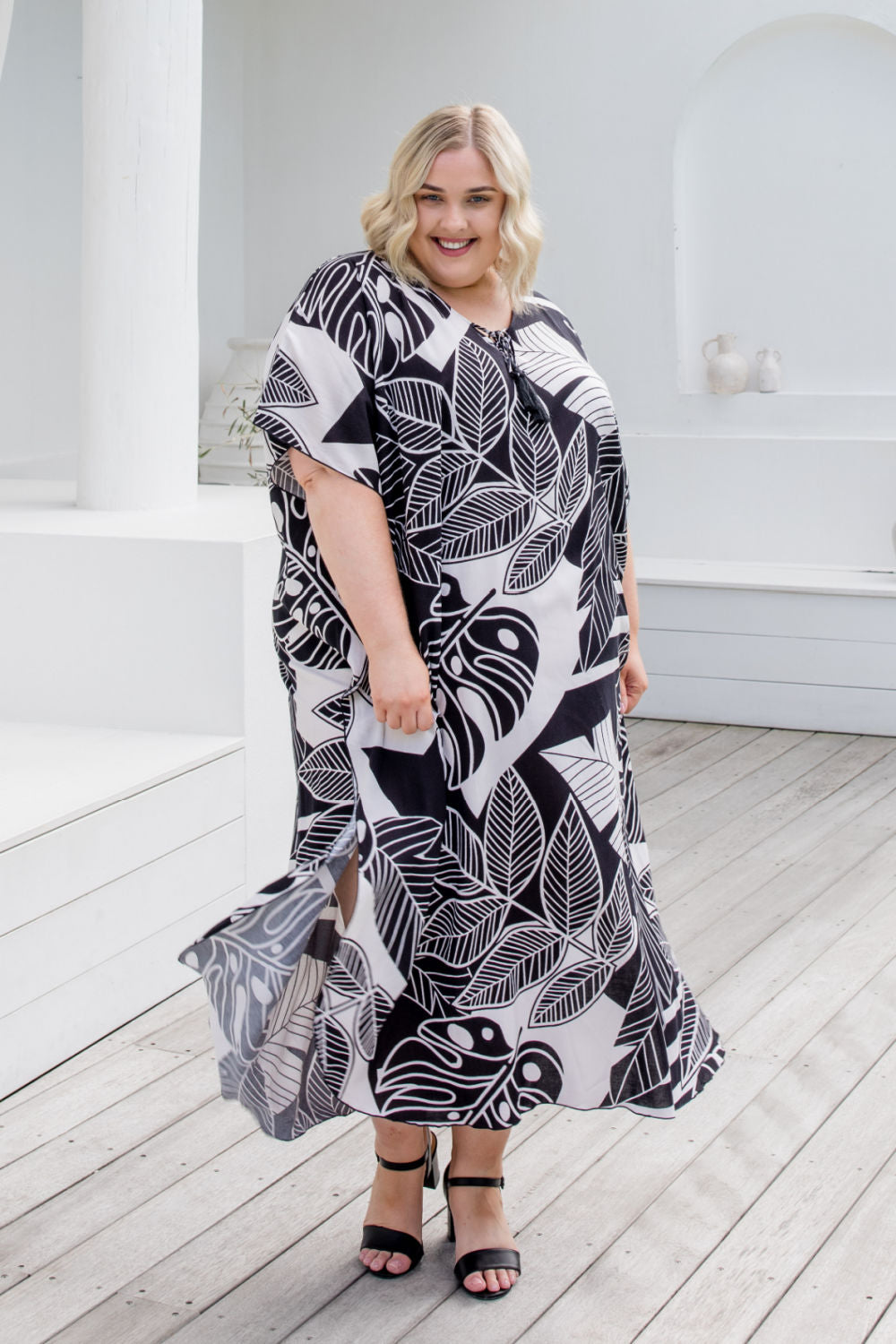long-plus-size-summer-kaftan-dress-black-white-leaf-design