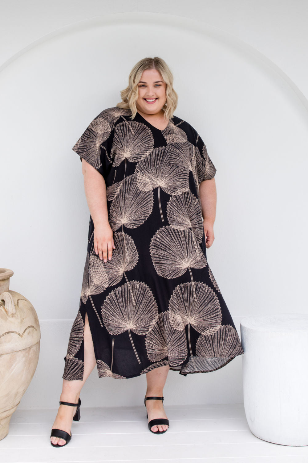 Analyzing image      long-summer-dress-plus-size-black-cream-leaf-design