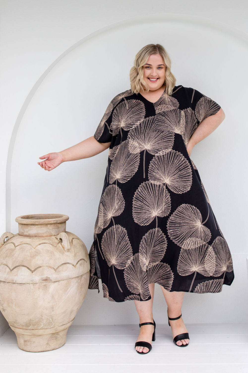 maxi-summer-dress-plus-size-black-cream-leaf-design