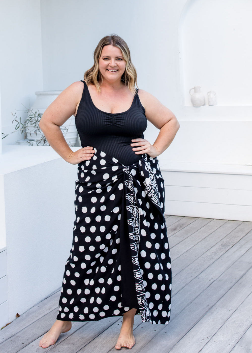 mens-extra-large-sarong-black-bone-polka-dot-fringeless