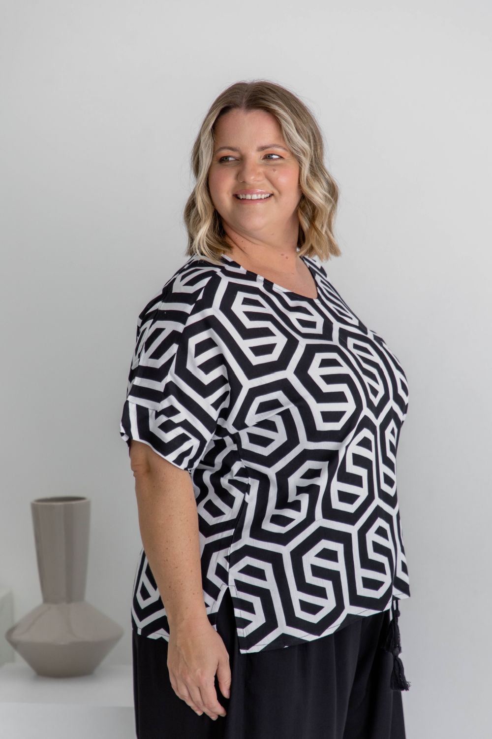 plus-size-blouse-top-black-white-geometric-print-design