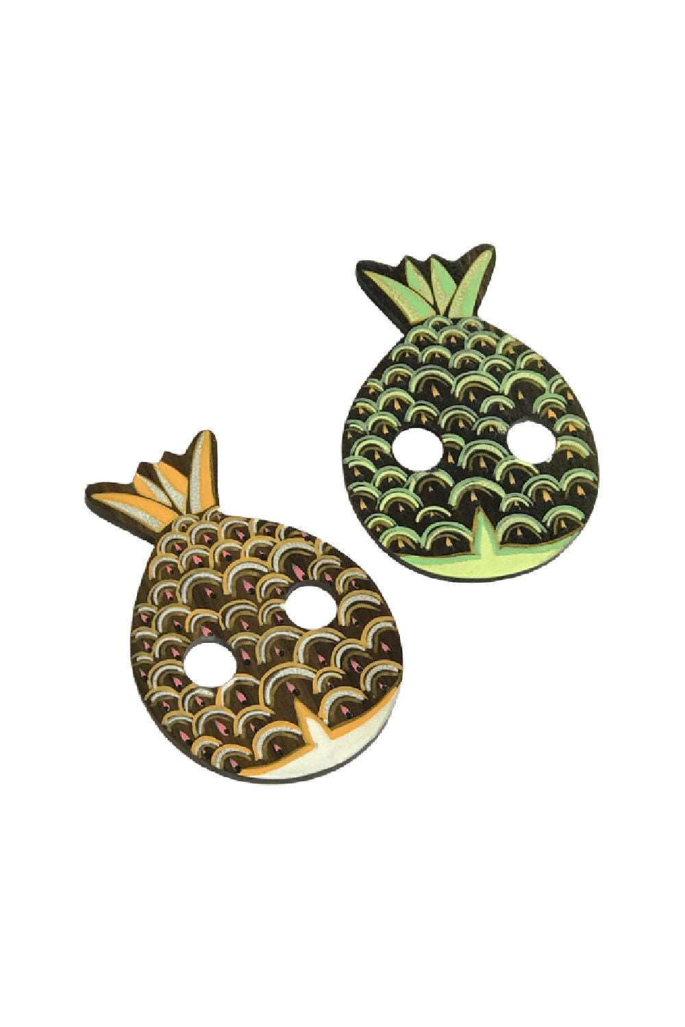 sarong-buckle-wood-carved-pineapples