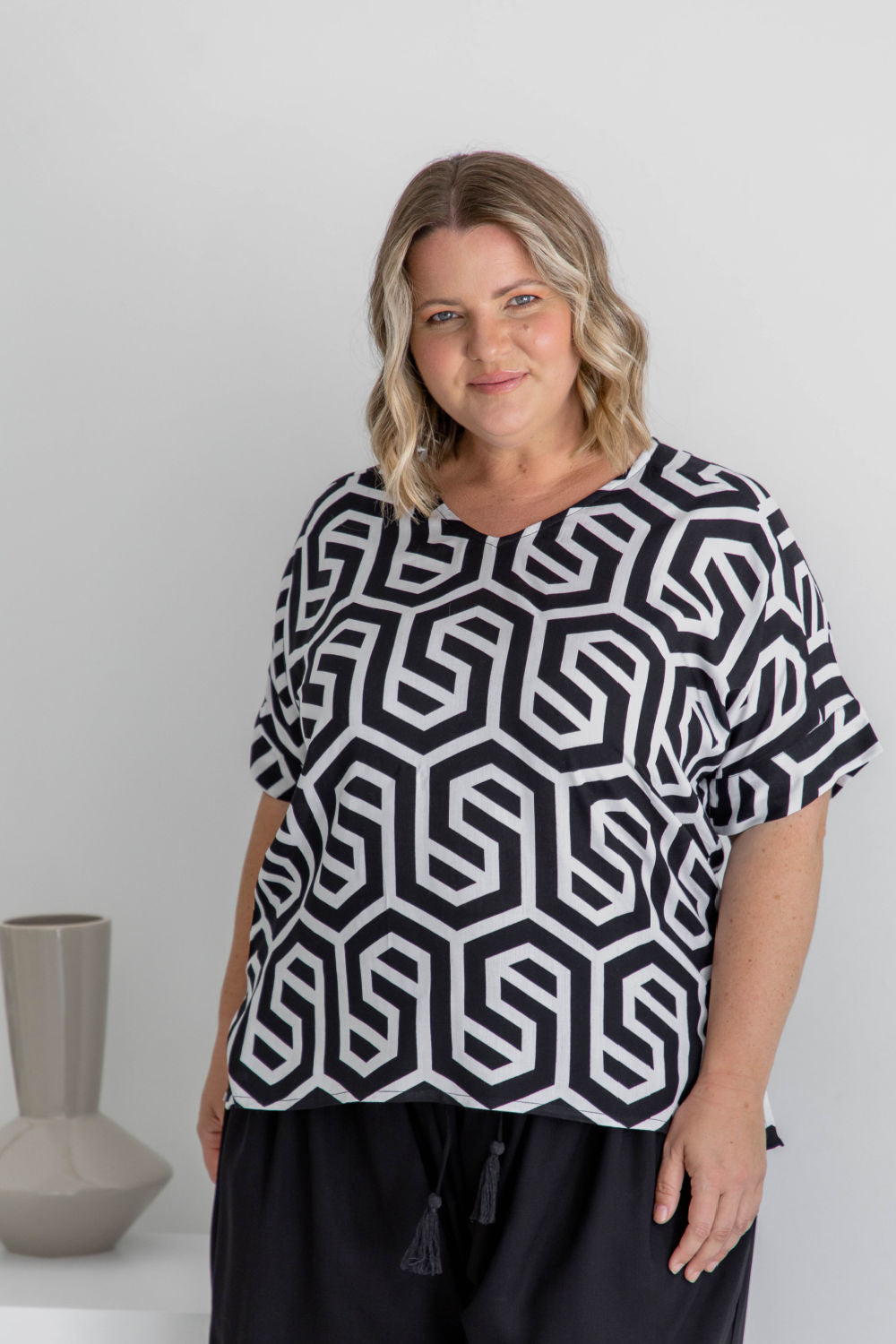 summer-blouse-top-black-white-geo-print-design