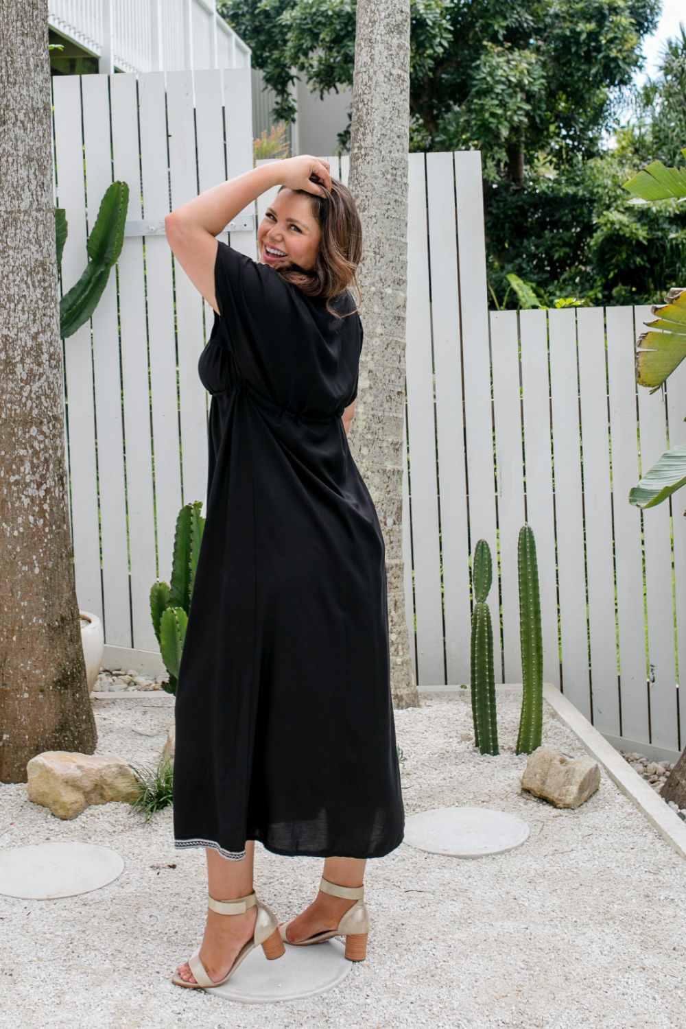 summer-maxi-kaftan-dress-black-white-embroidery