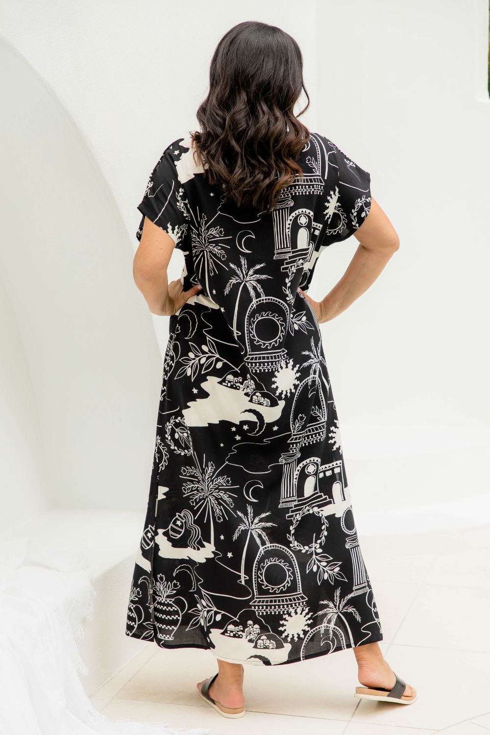 womens-maxi-dress-black-white-resort-wear-style