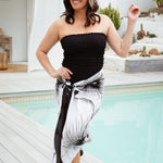 Hawaiian-sarong-white-black-hibiscus-print