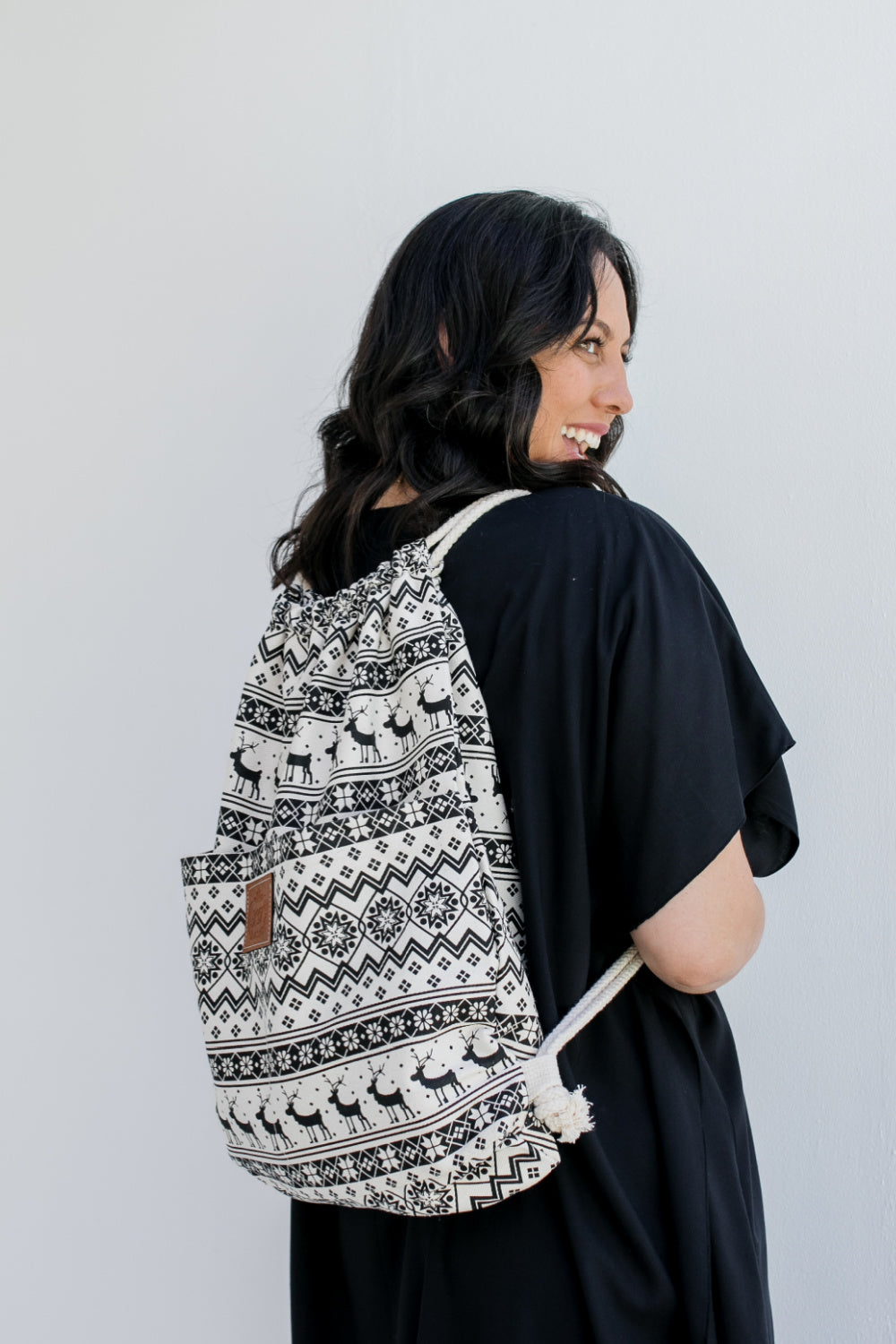 canvas-backpack-black-white-reindeer