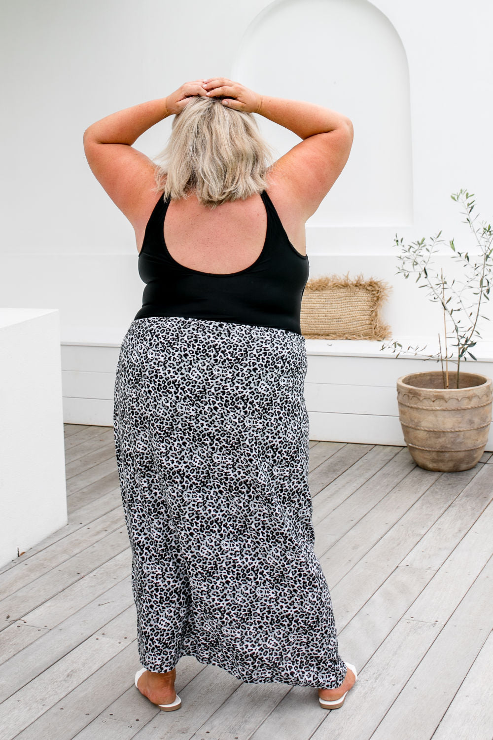 extra-large-sarong-leopard-print-black-white-grey