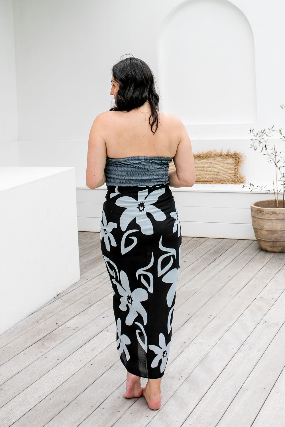 large-beach-sarong-black-grey-floral