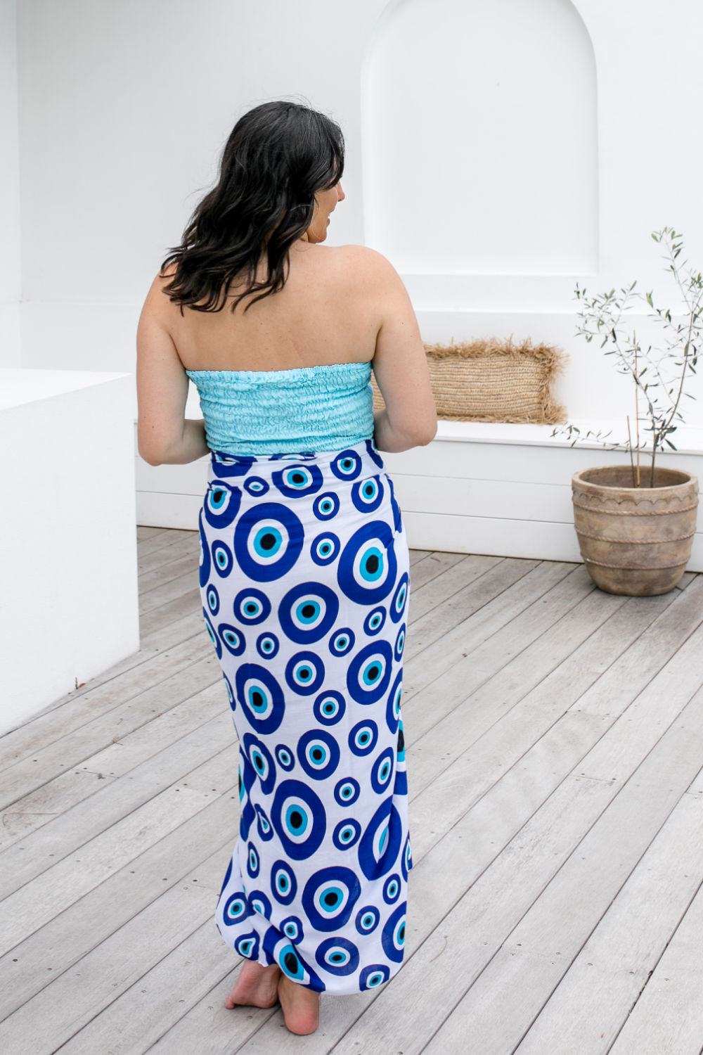 large-beach-sarong-white-blue-black-geometric-design-fringeless