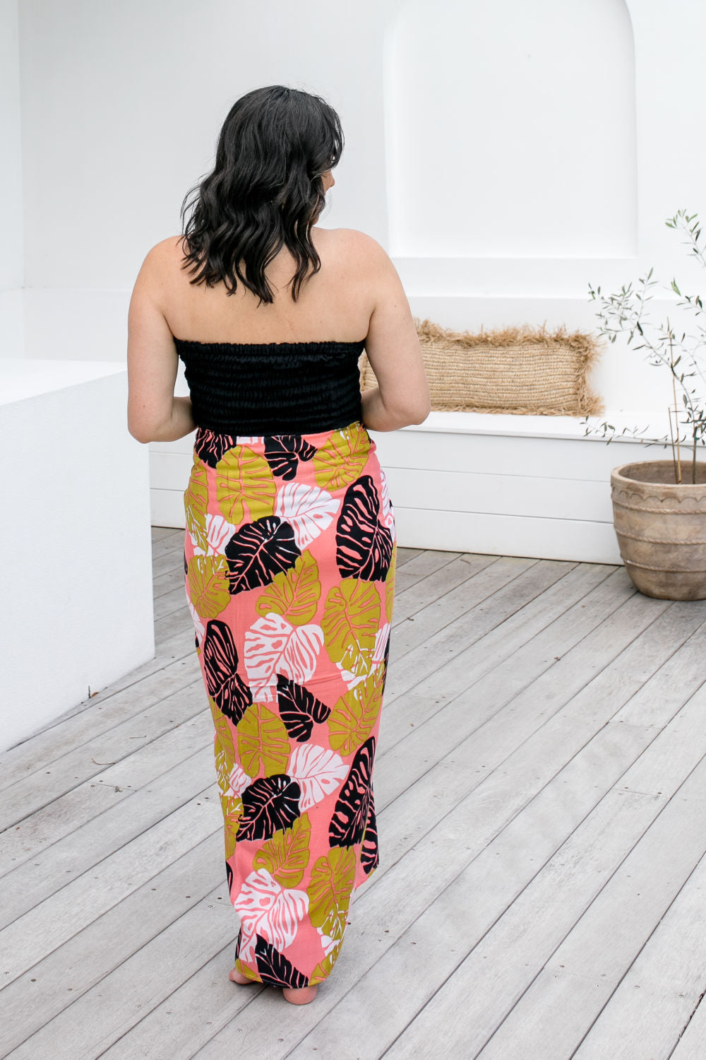 large-sarong-pareo-leaf-design-salmon-olive-black-white