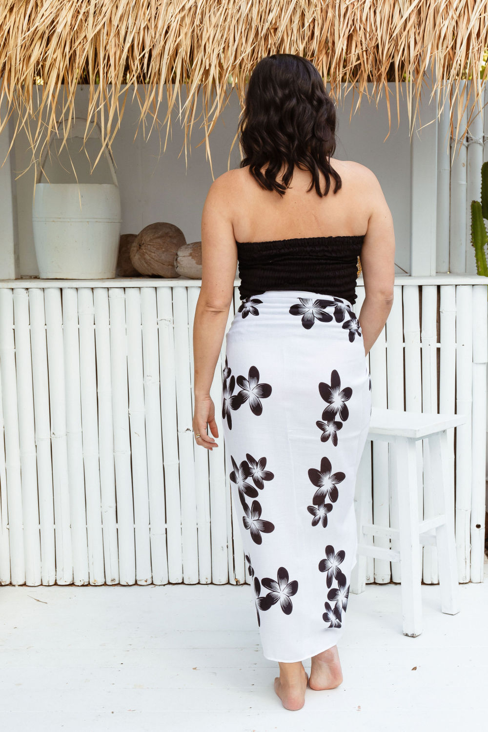large-sarong-white-black-frangipani-fringeless-design