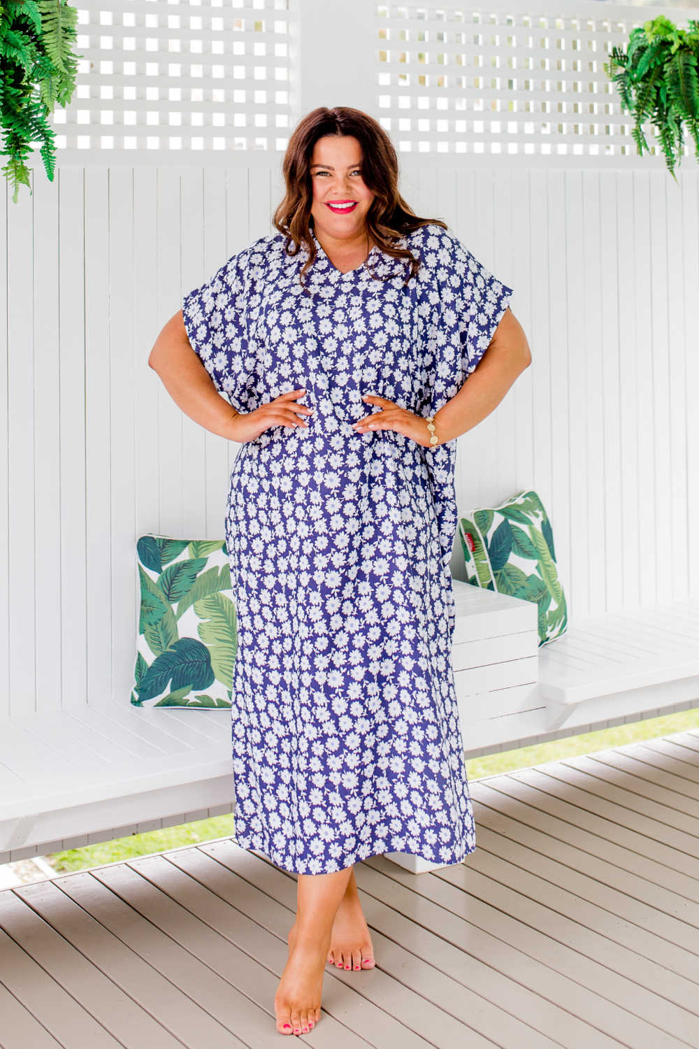 long-maxi-summer-dress-beachwear-blue-white-floral-print-design