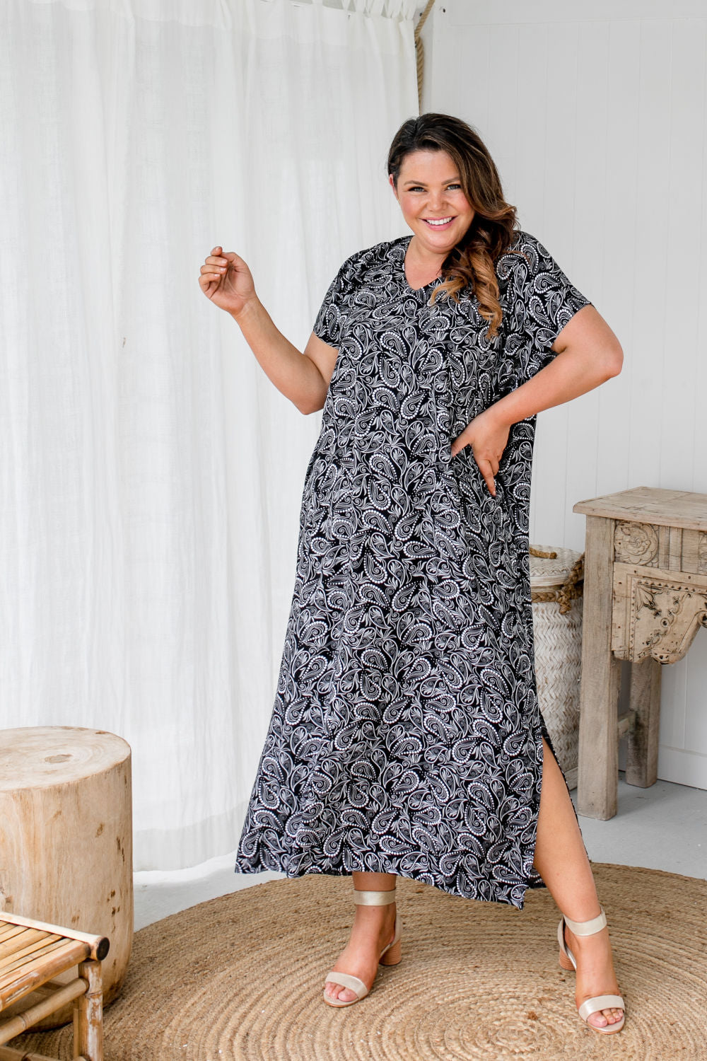 long-summer-kaftan-dress-plus-size-black-white-grey-paisley