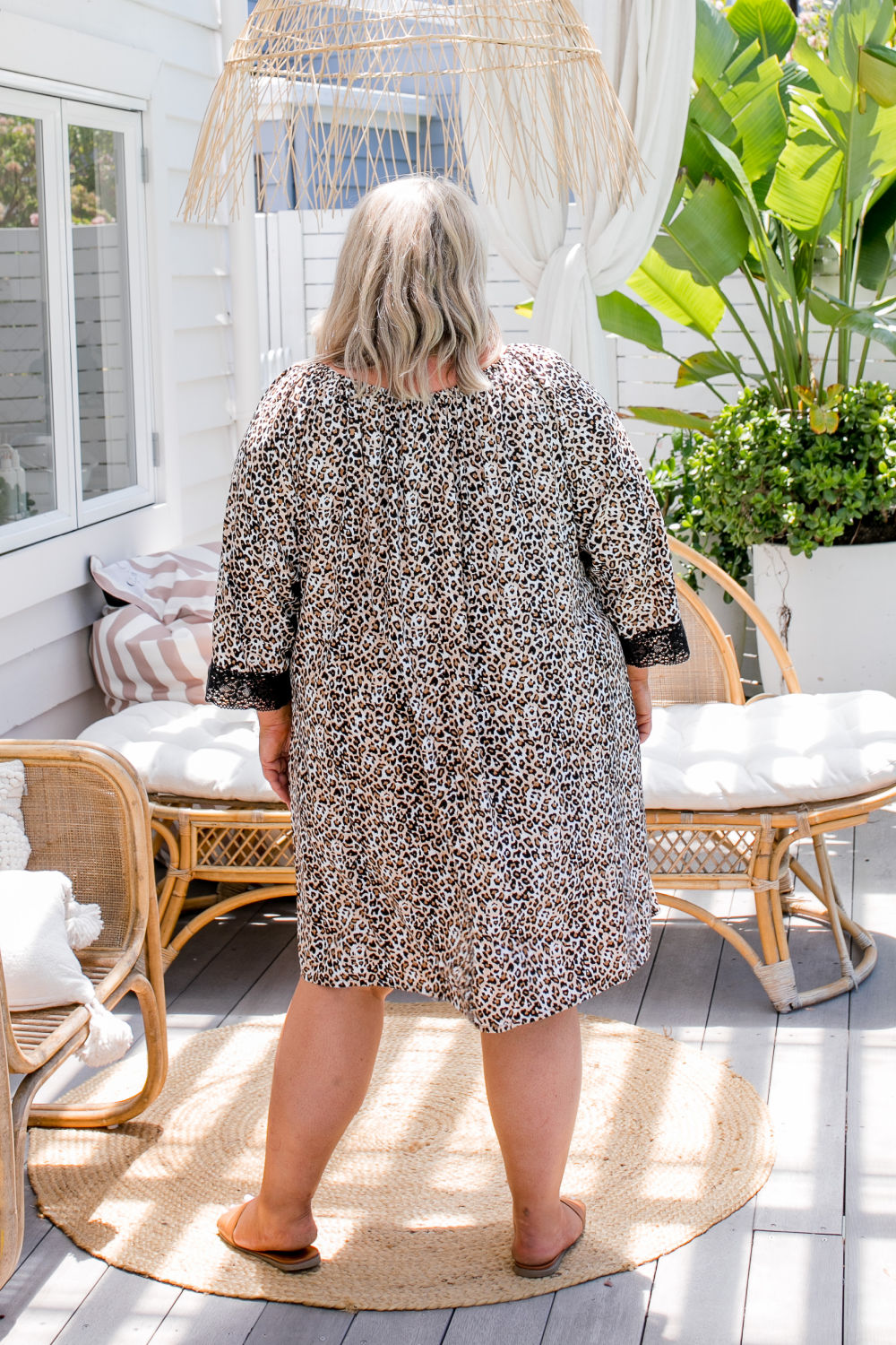 plus-size-beach-kaftan-leopard-print-black-caramel-white-back