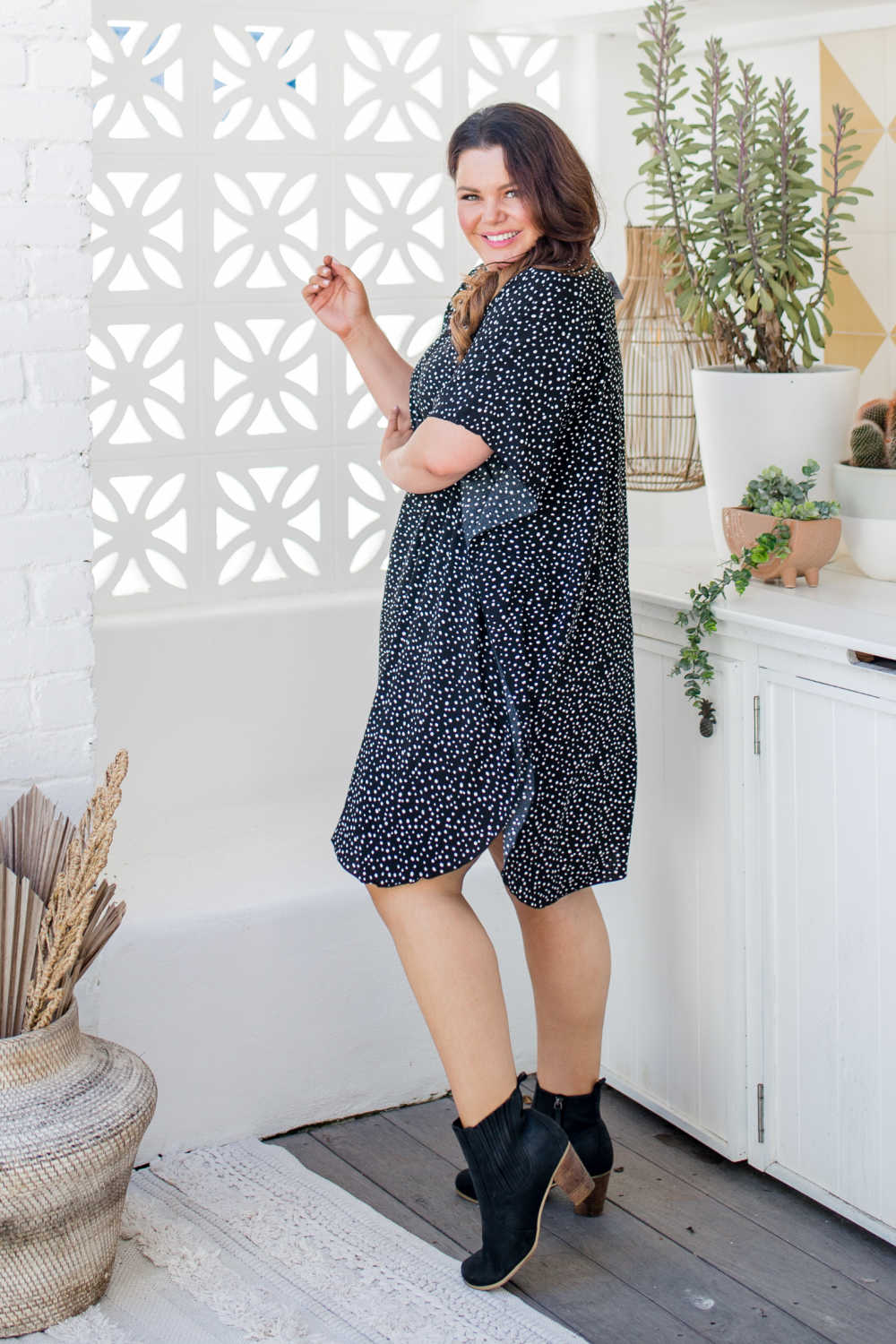 plus-size-short-kaftan-dress-black-white-polka-dots