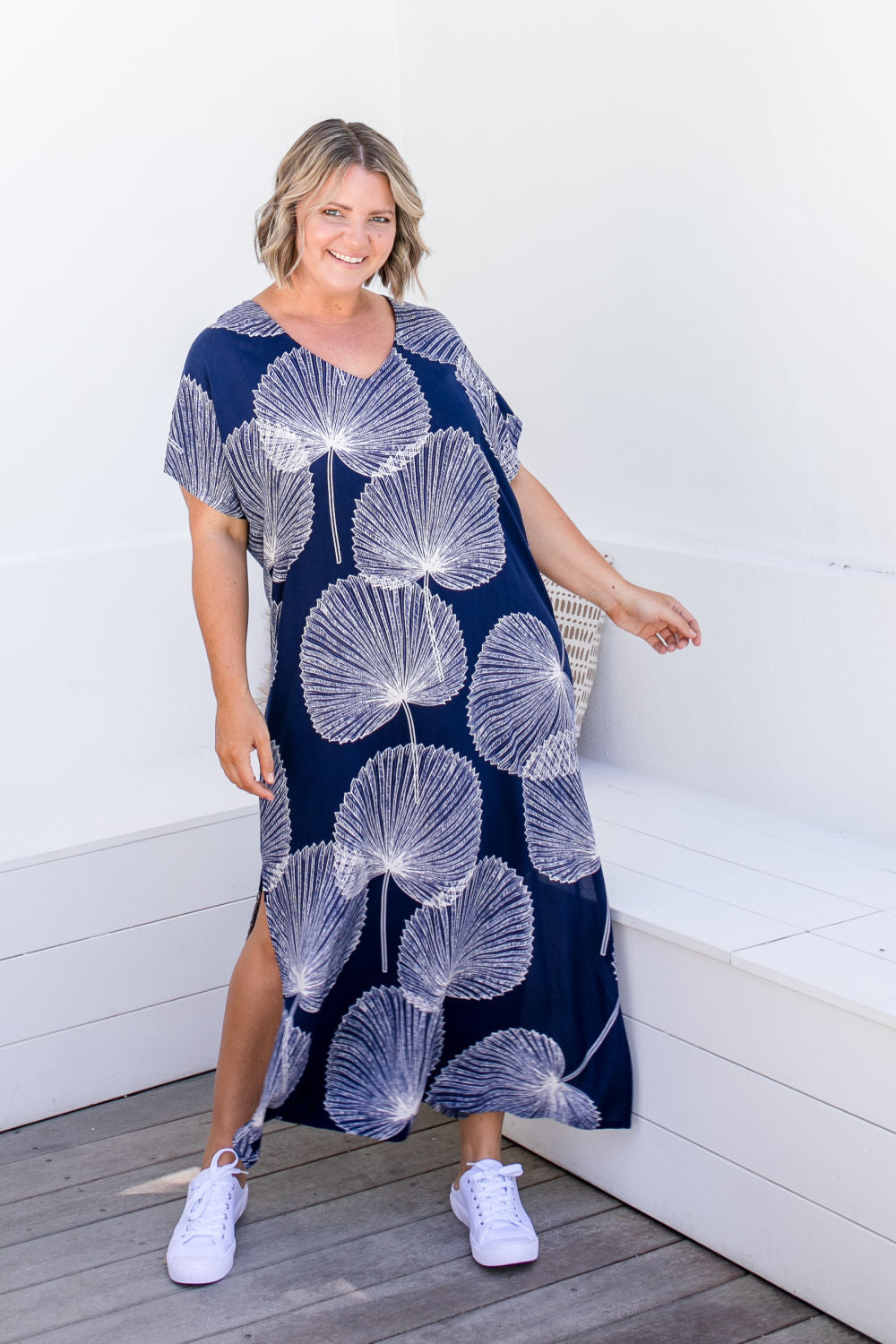 resort-style-maxi-kaftan-dress-blue-white-fan-print
