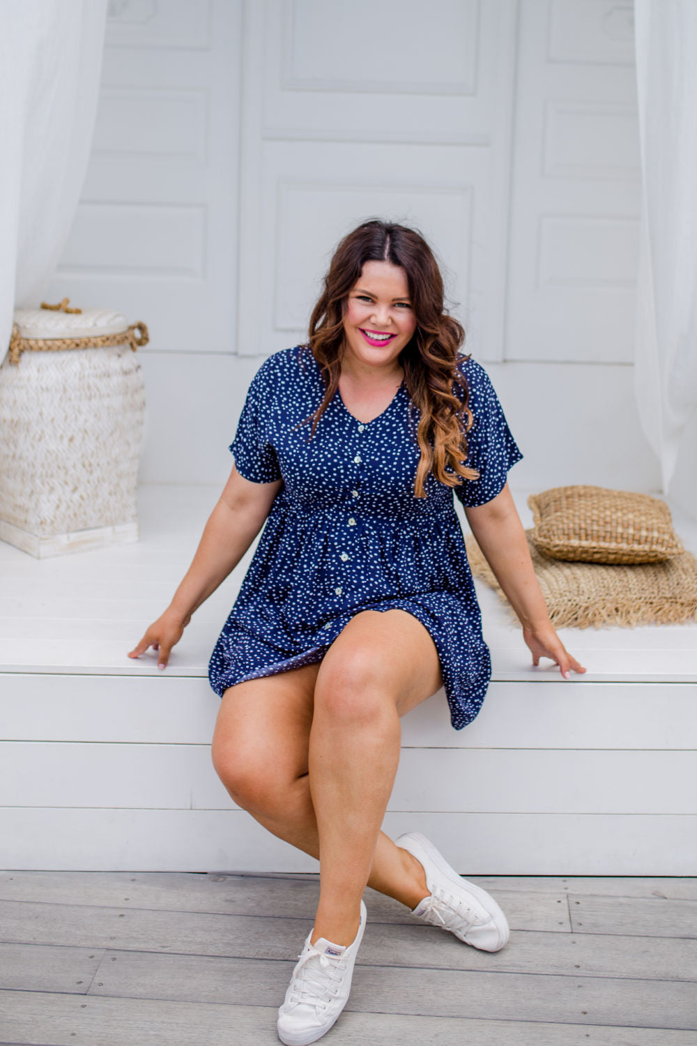 short-casual-summer-dress-blue-white-polka