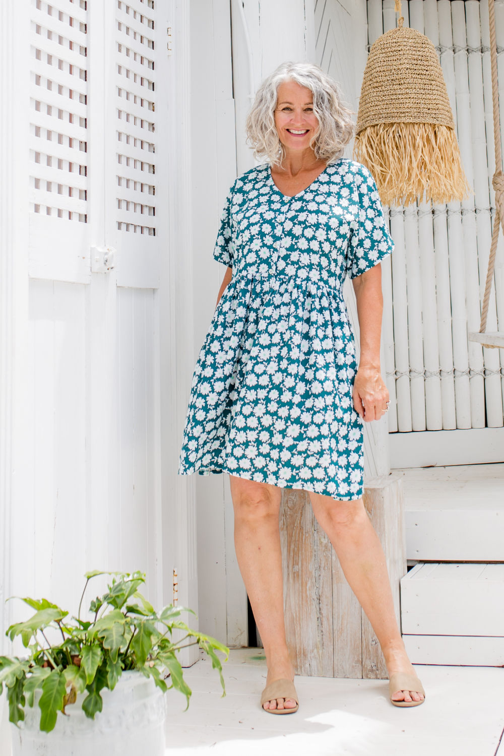short-summer-dress-green-floral-daisy