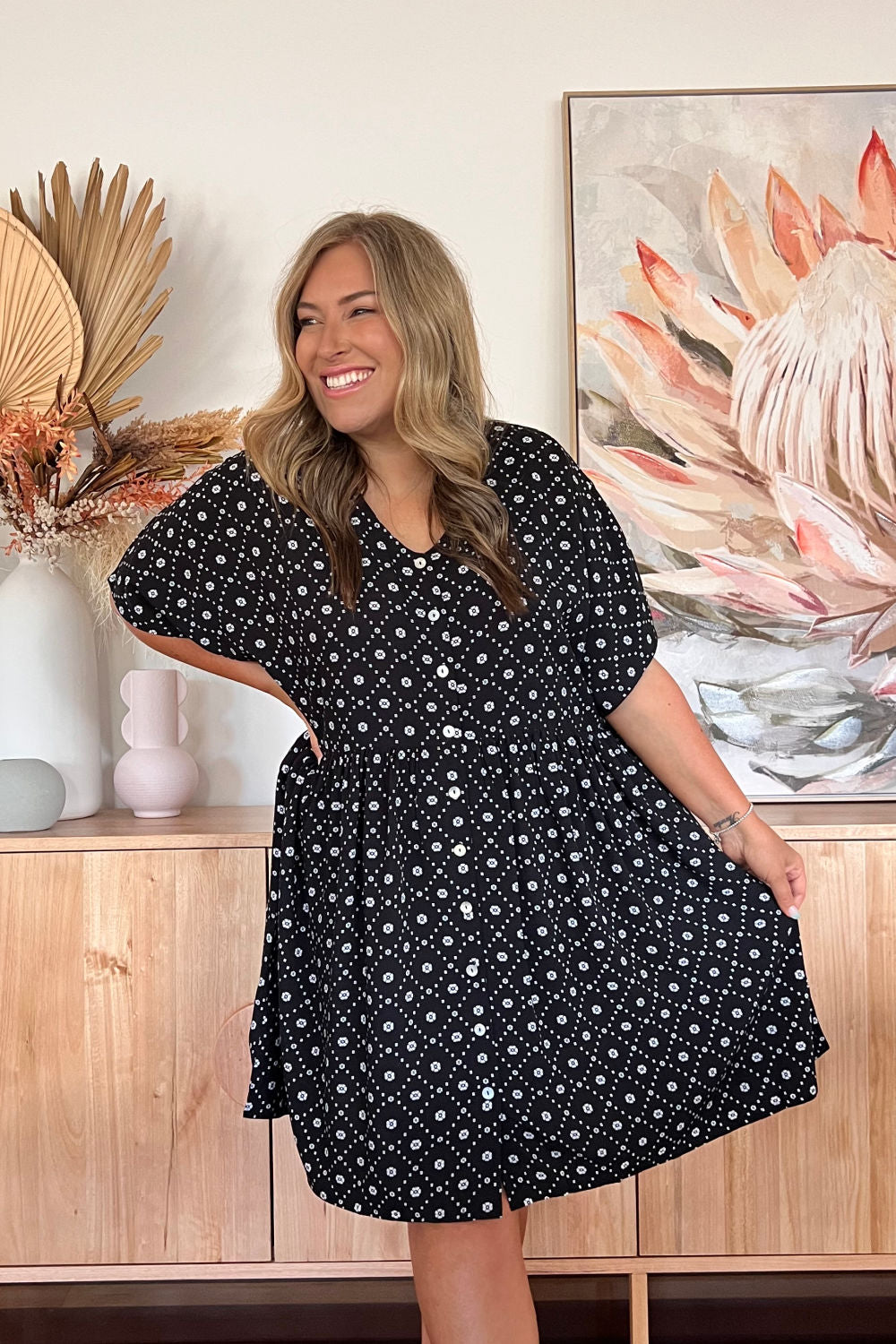 summer-short-dress-black-white-geometric