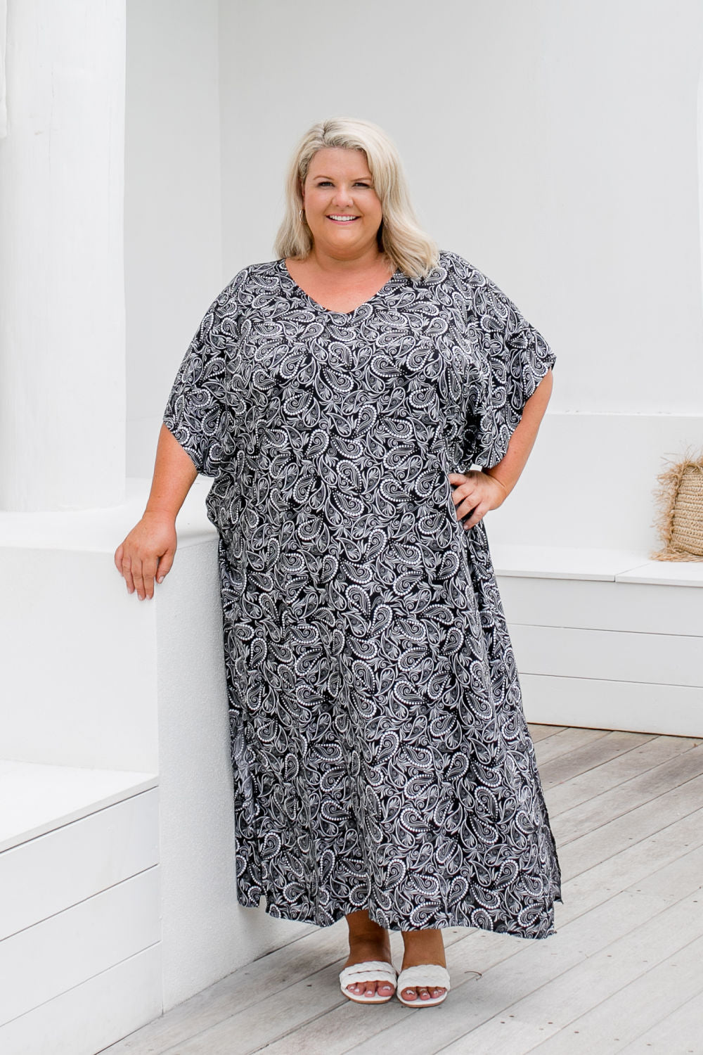 womens-maxi-kaftan-dress-plus-size-resort-wear-paisley-print-black-grey-white