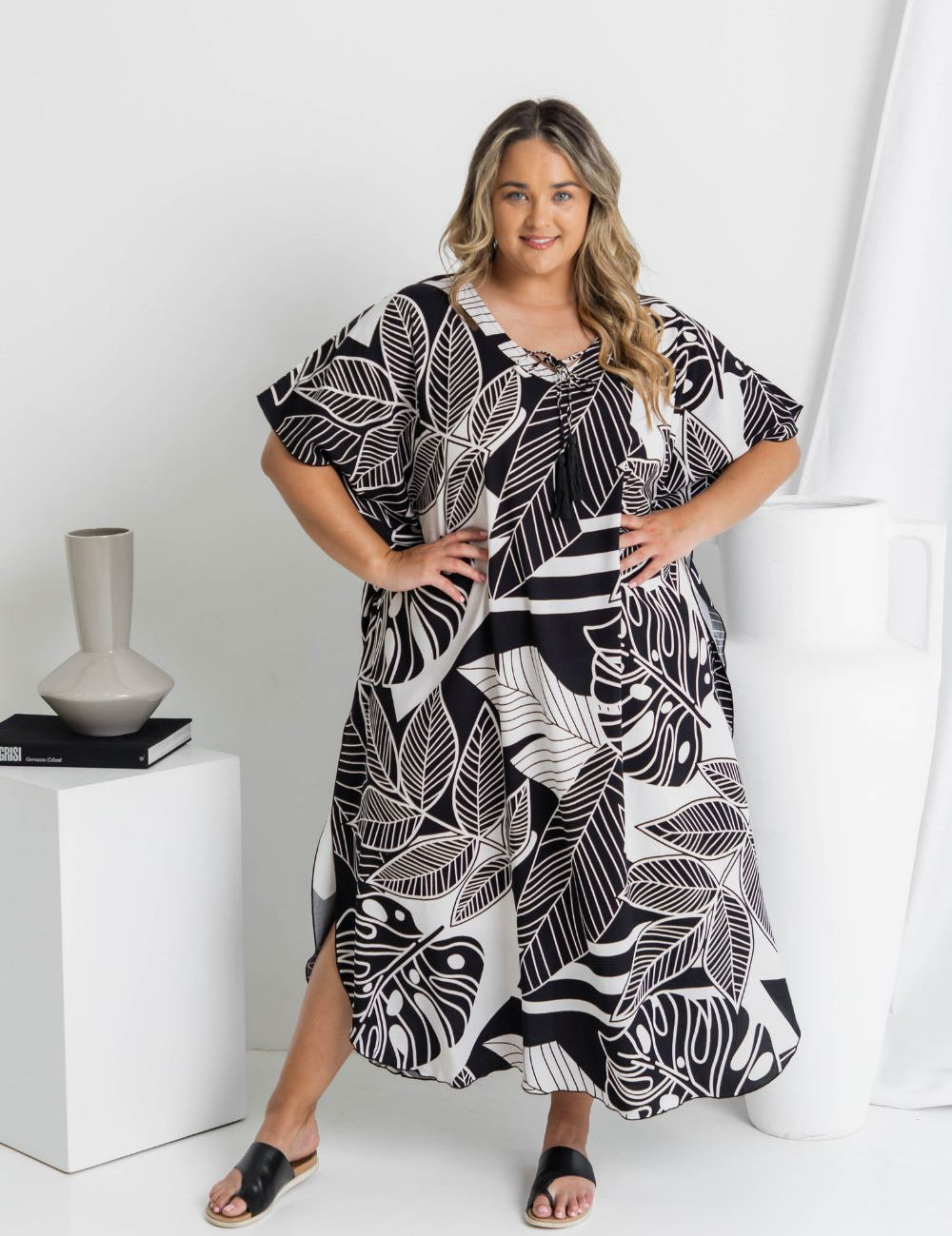 long-kaftan-summer-dress-black-white-palm-design-resort-wear