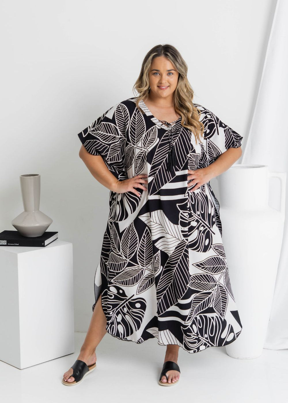 long-kaftan-summer-dress-black-white-palm-design-resort-wear