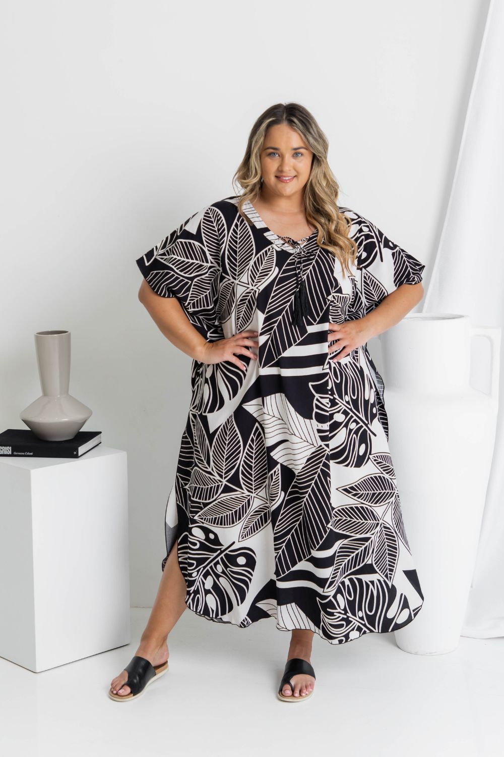 long-kaftan-summer-dress-black-white-palm-design-resort-wear