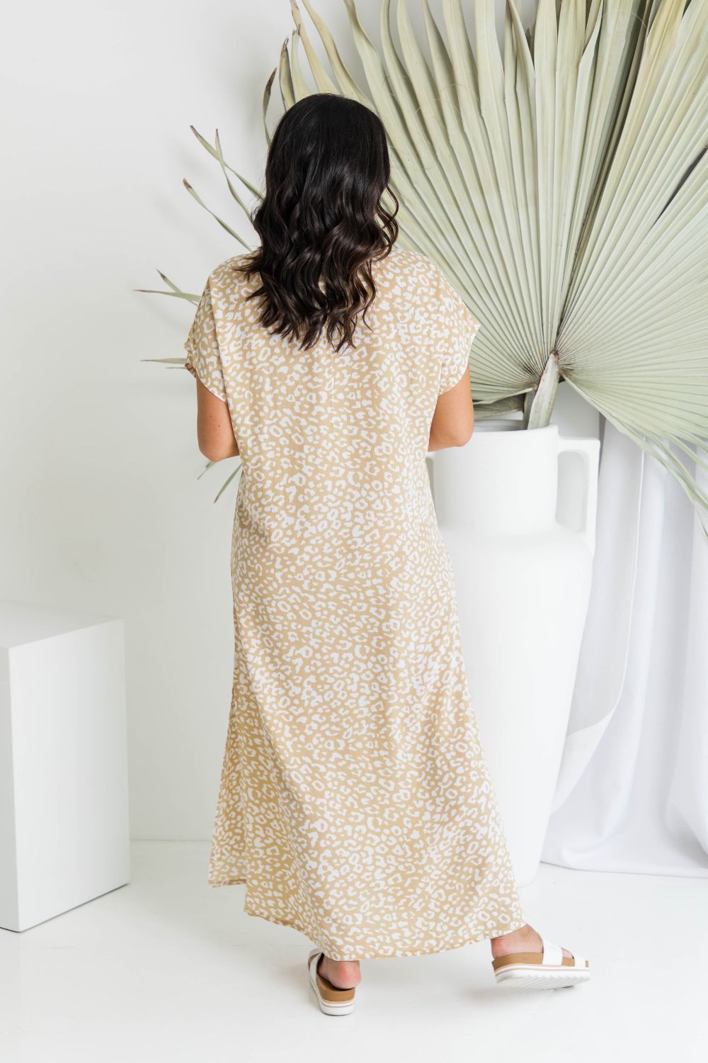 ladies-long-casual-summer-dress-neutral-white-leopard-print-inclusive-sizes