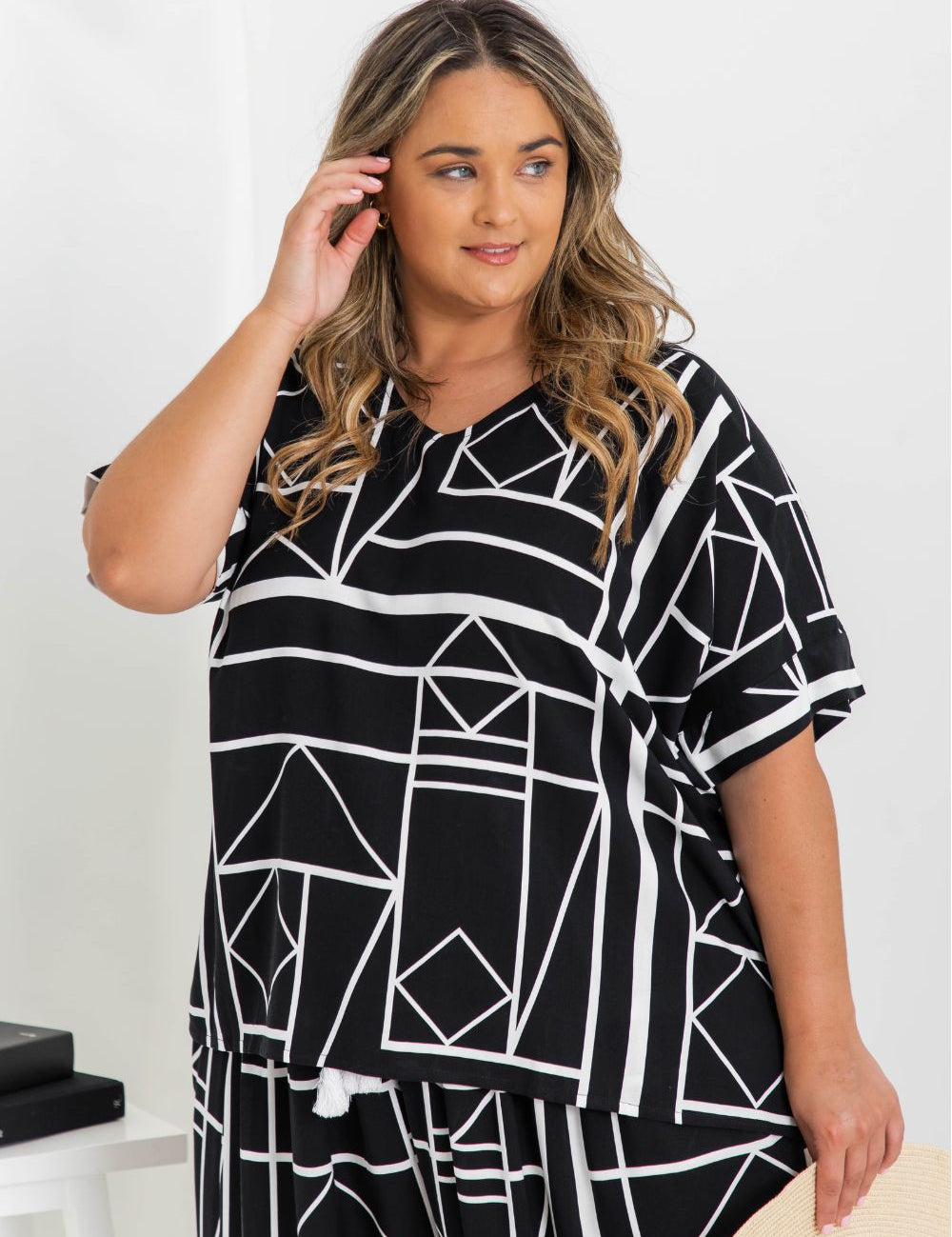 blouse-top-black-white-print-plus-size