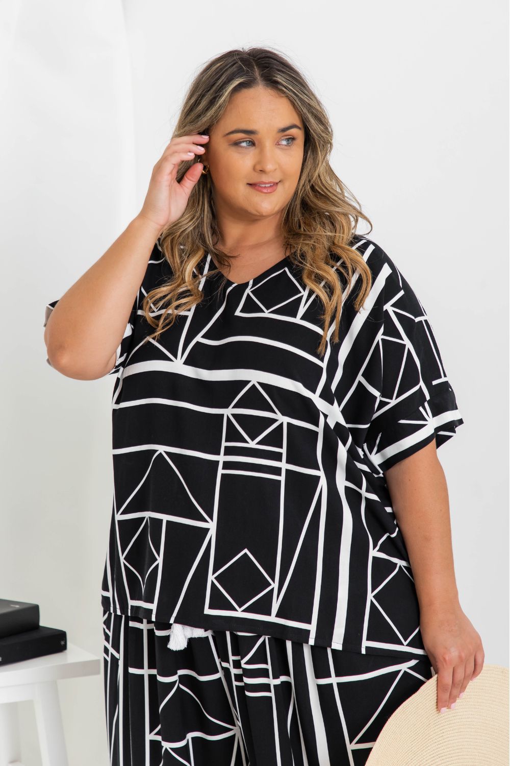 blouse-top-black-white-print-plus-size