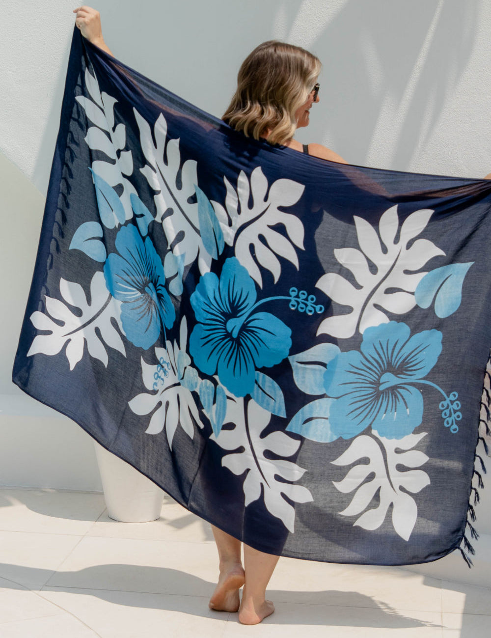 Hawaiian-beach-sarong-hibiscus-floral-black-blue-white