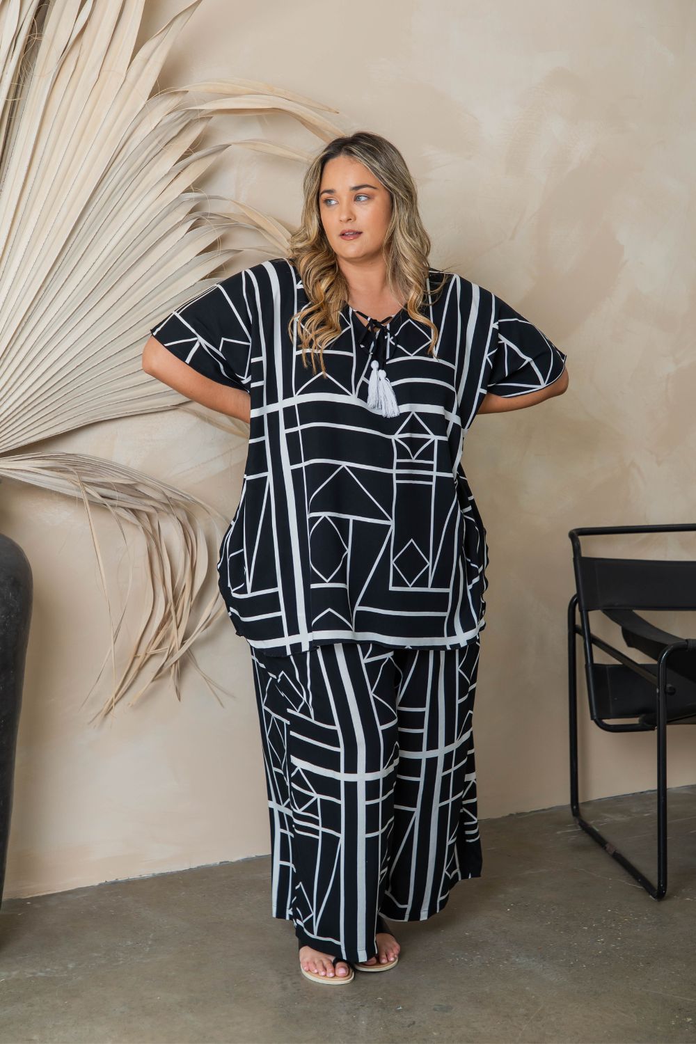 ladies-casual-kaftan-top-black-white-resort-wear
