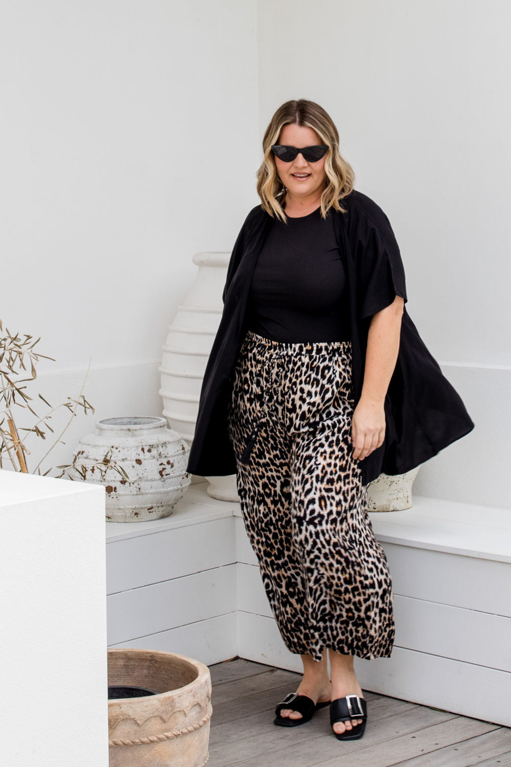 ladies-set-black-kimono-with-leopard-wide-leg-pants