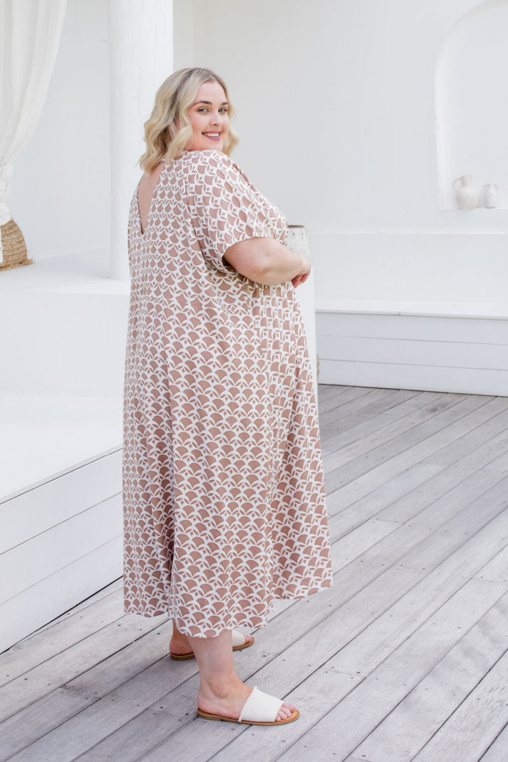 long-plus-size-dress-geometric-design-white-mocha