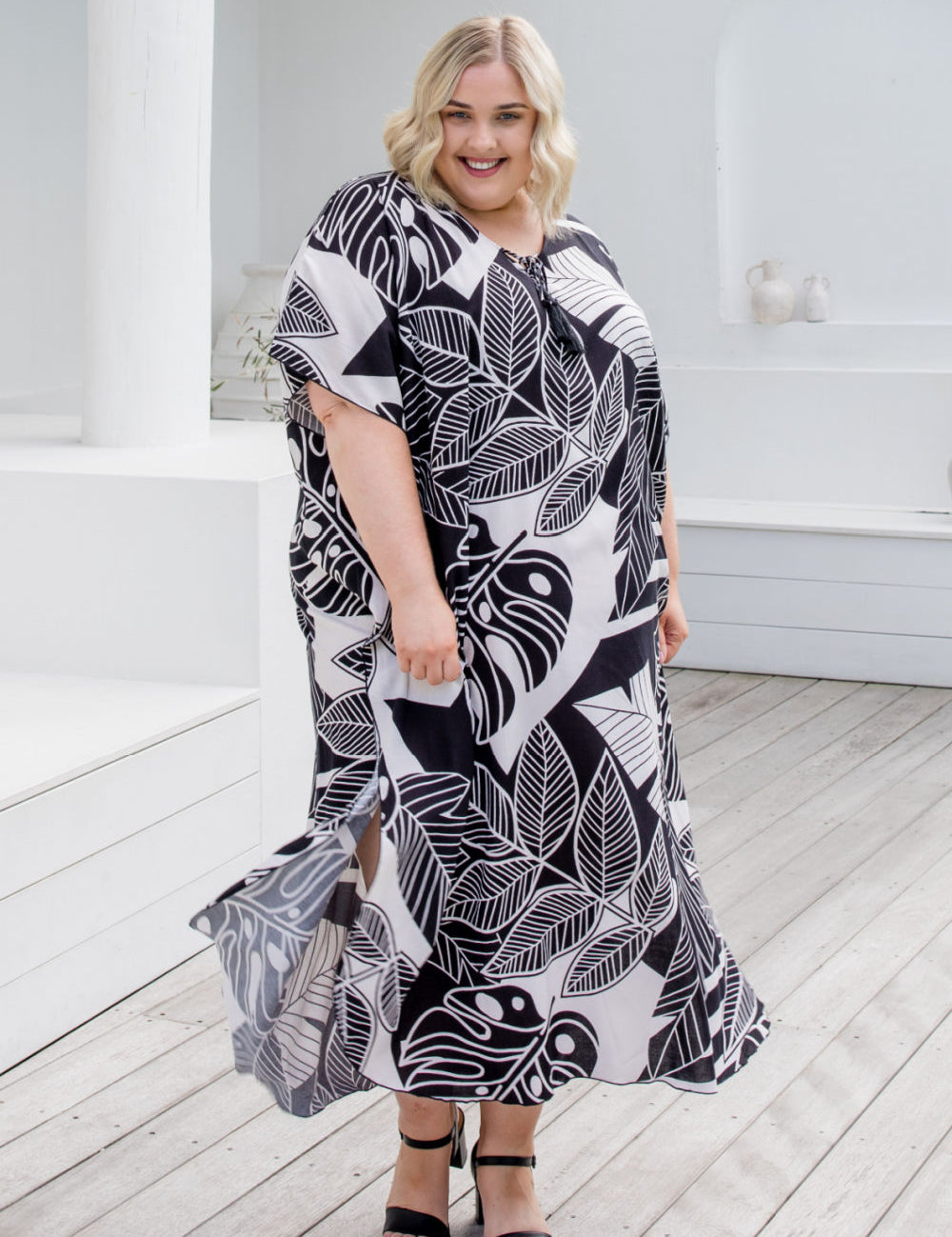    long-plus-size-summer-kaftan-dress-black-white-leaf-design