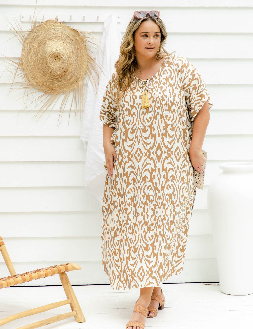 long-summer-casual-dress-caramel-cream-print-plus-size-resort-wear