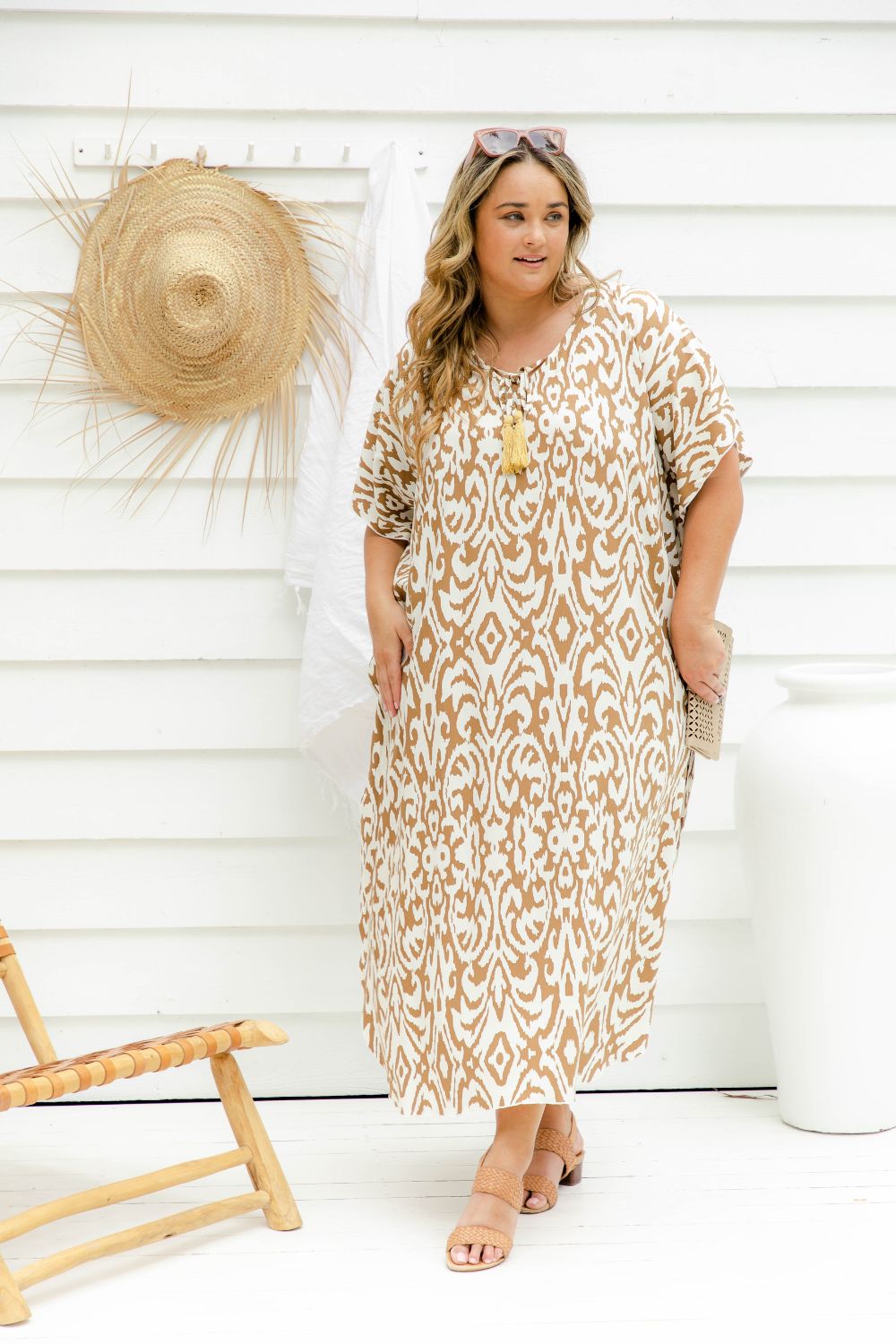 long-summer-casual-dress-caramel-cream-print-plus-size-resort-wear