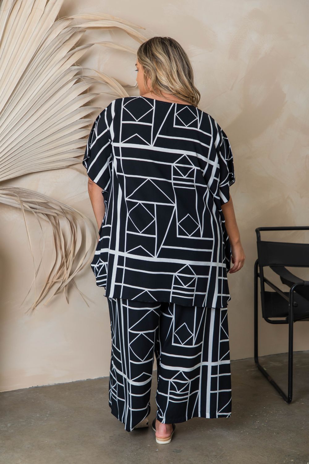 outfit-set-palazzo-pants-kaftan-top-black-white--vacation-wear-plus-size