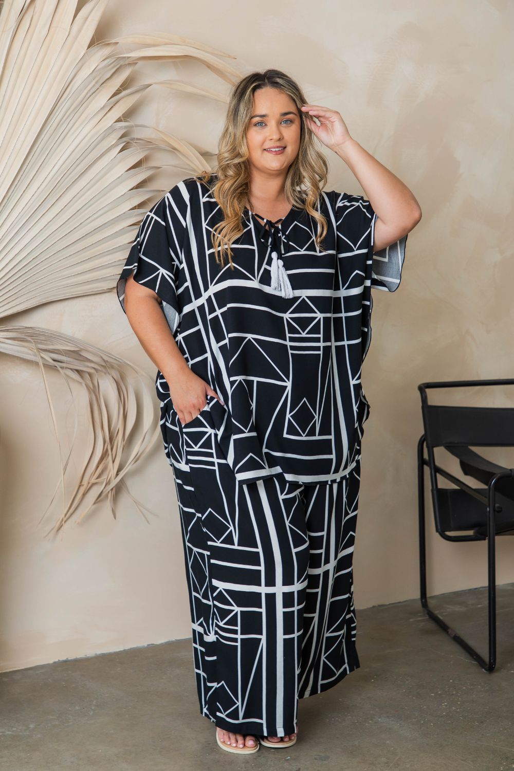 outfit-set-palazzo-pants-kaftan-top-black-white-casual-wear-plus-size