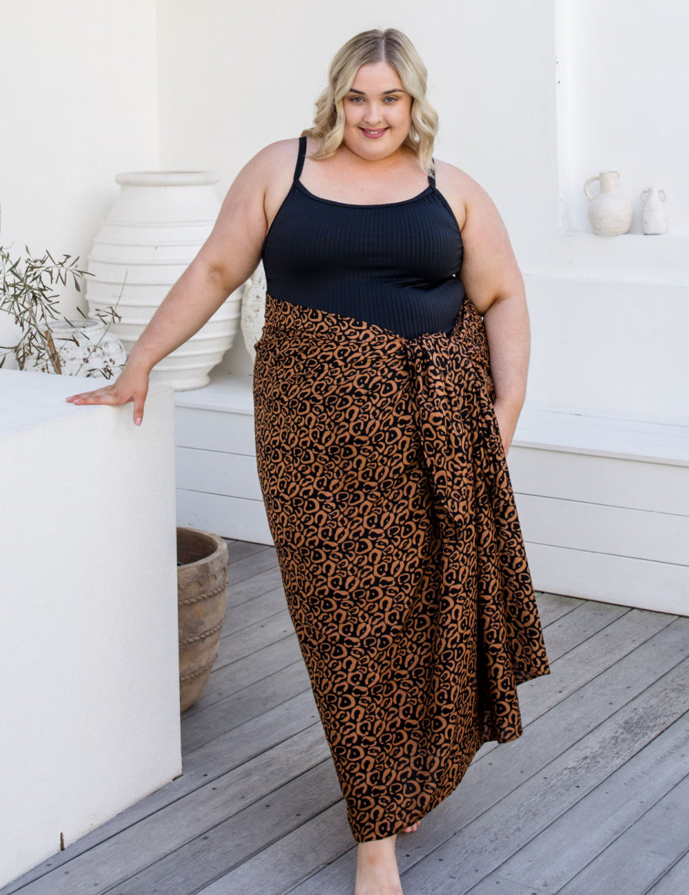    plus-size-beach-sarong-black-brown-leopard-print