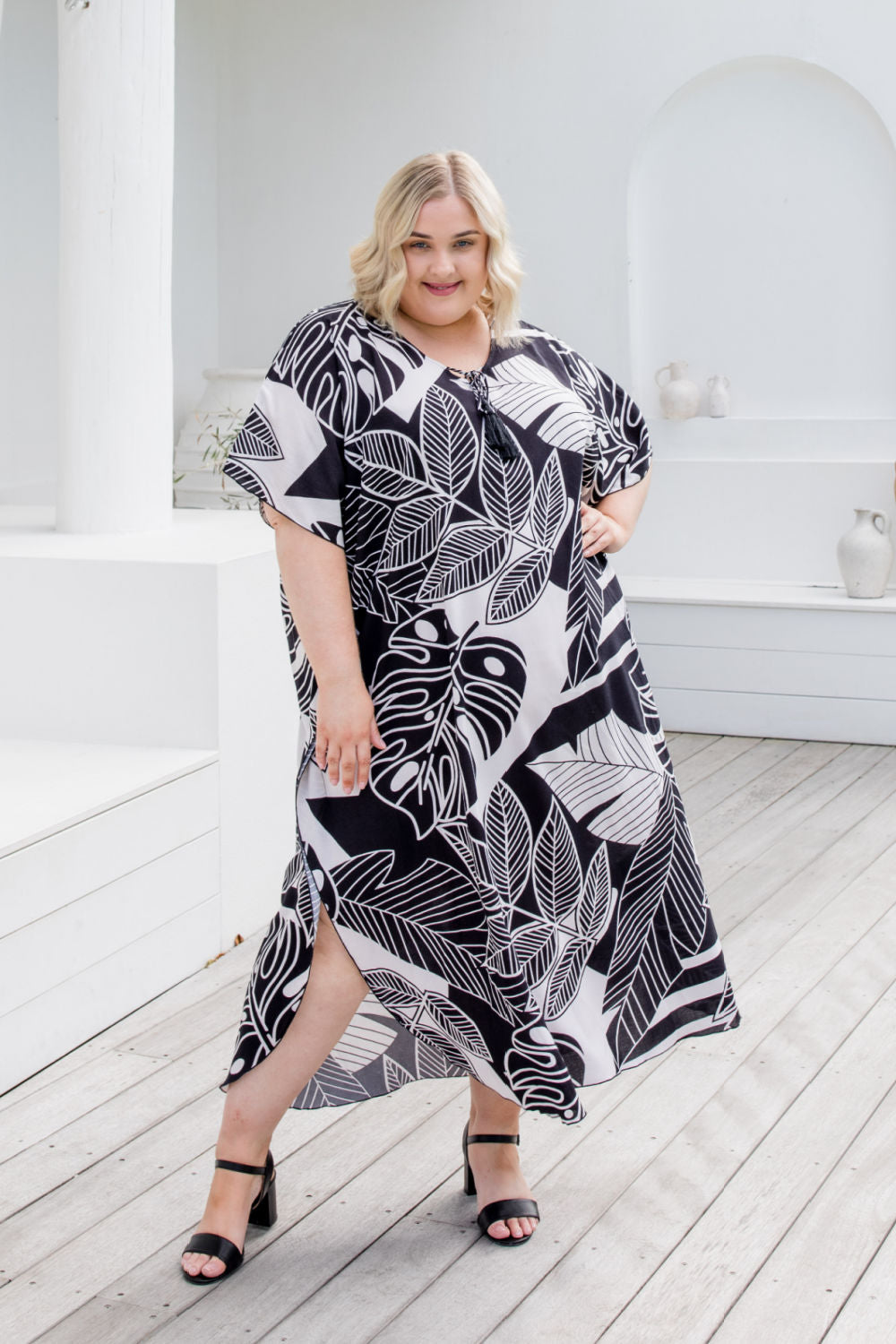    plus-size-kaftan-dress-black-white-leaf-design