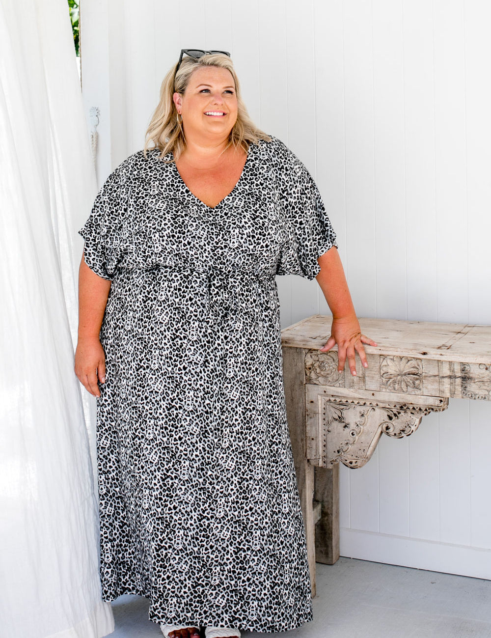    plus-size-long-casual-dress-leopard-print-black-white-grey