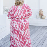     plus-size-resort-wear-dress-rose-white-geometric