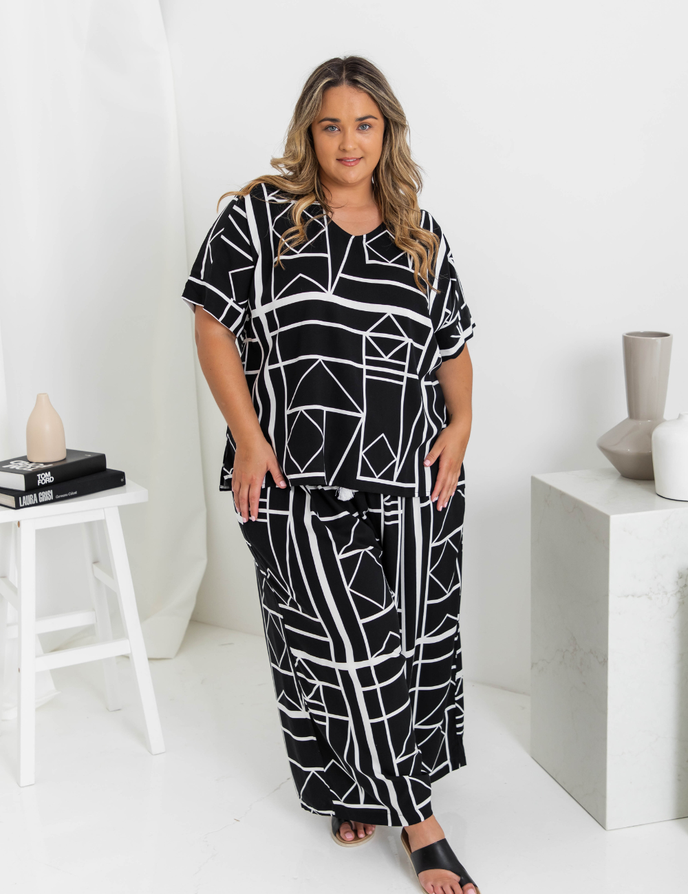 plus-size-wide-leg-pants-relaxed-fit-black-white-print