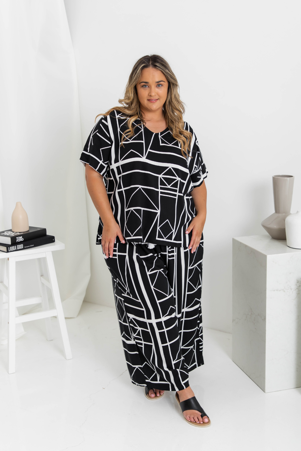 plus-size-wide-leg-pants-relaxed-fit-black-white-print