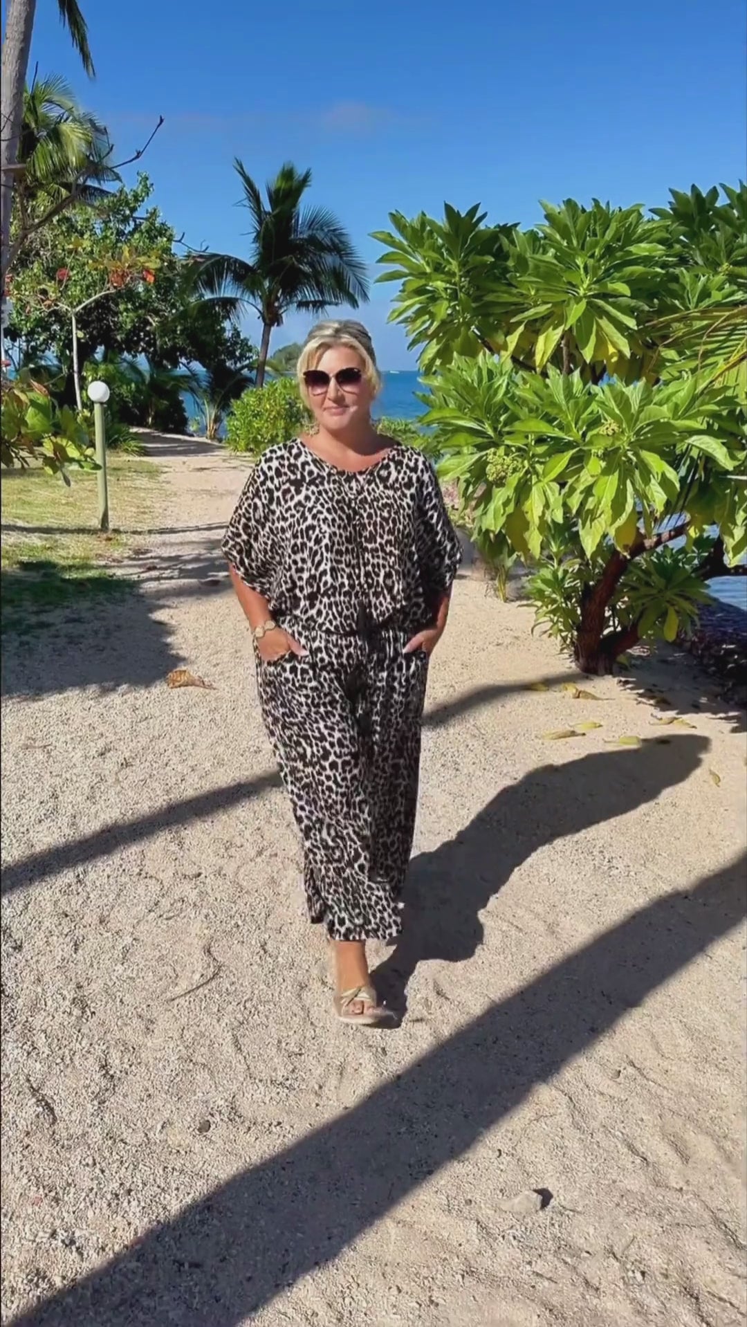 leopard-outfit-set-wide-leg-pants-kaftan-top-tucked