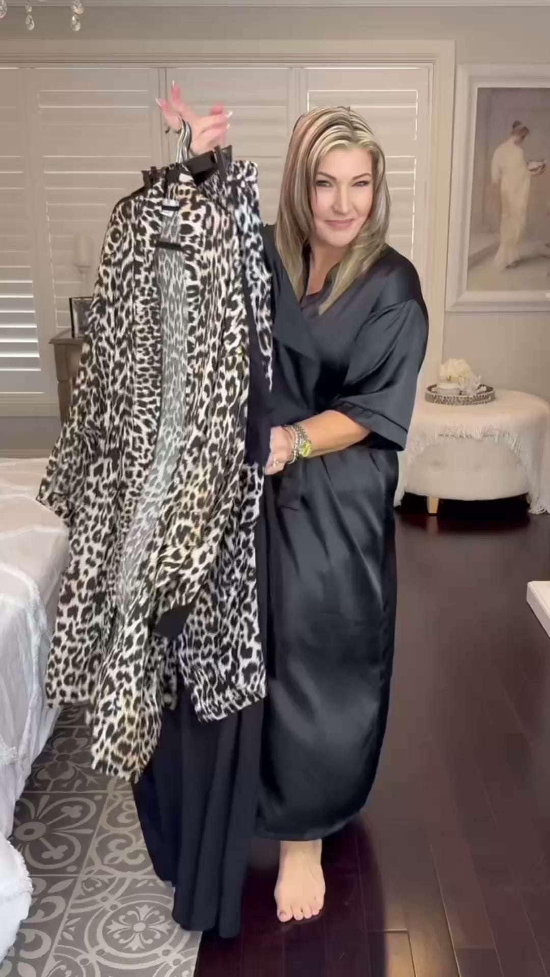 Video demonstration illustrating how just a few pieces mix and match to create a diverse lightweight holiday wardrobe