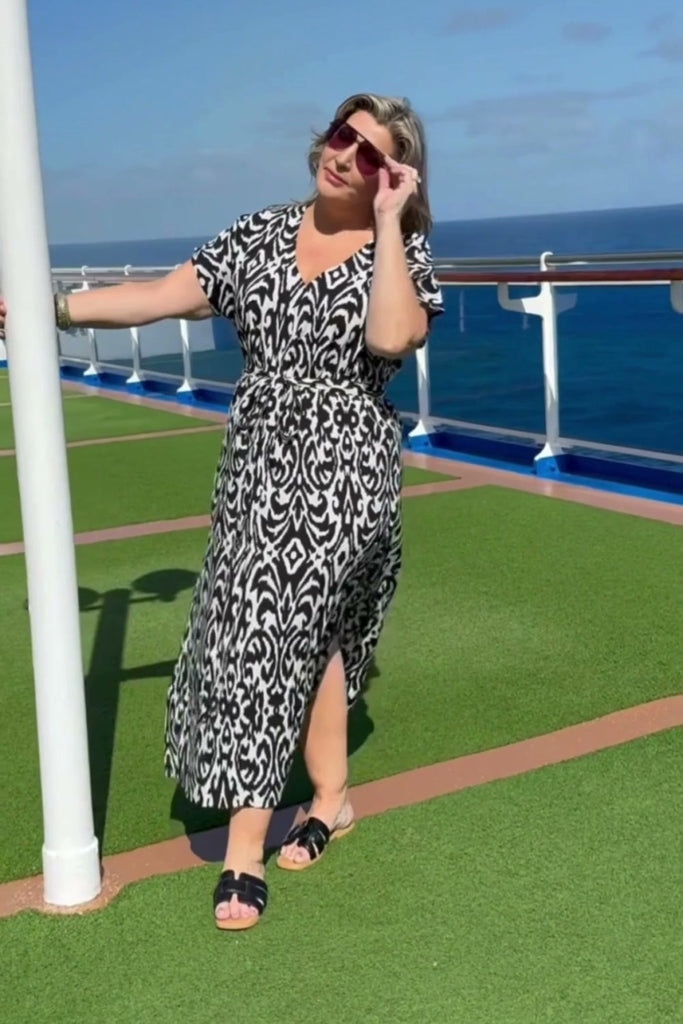 Woman-wearing-the-Sorrento-long-summer-dress-in-black-and-white-whilst-on-Carnival-cruise-of-Queensland-coast