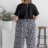 relaxed-fit-resort-style-pants-black-white-geometric-print-design